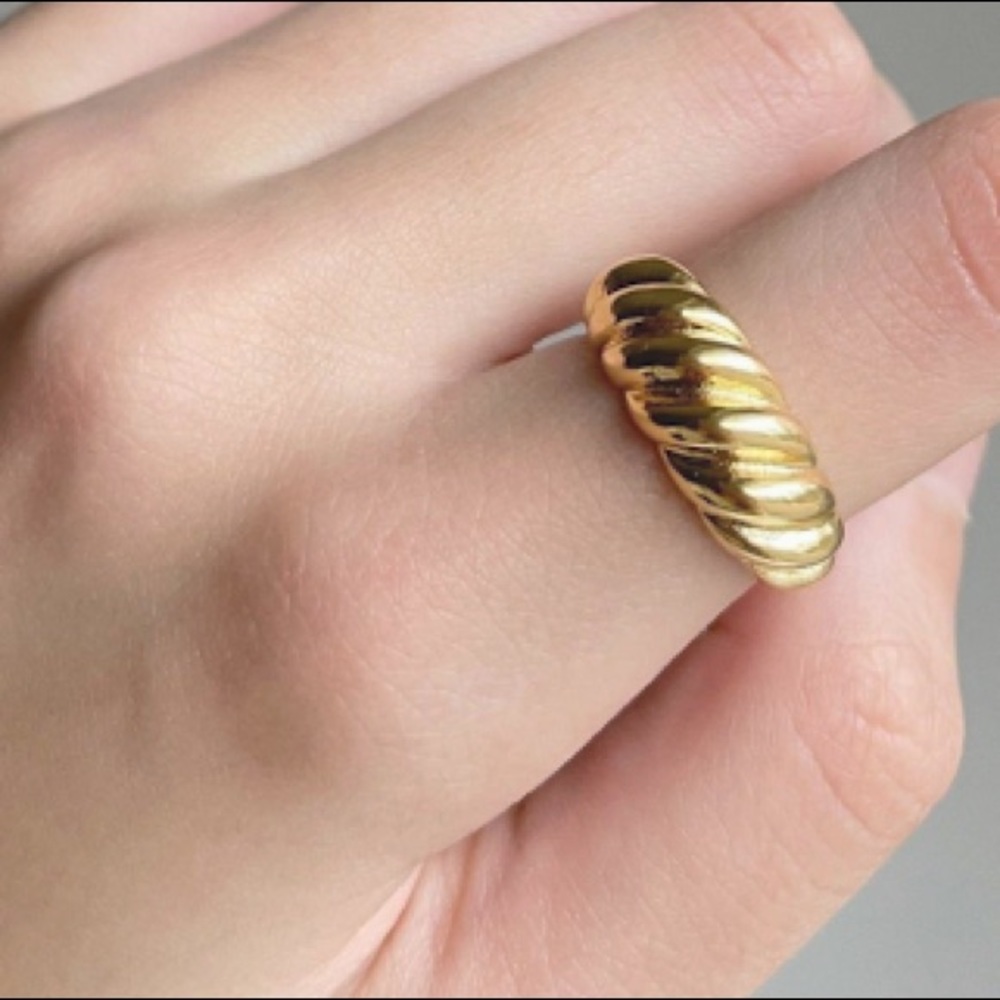 NWT Gold Croissant Ring